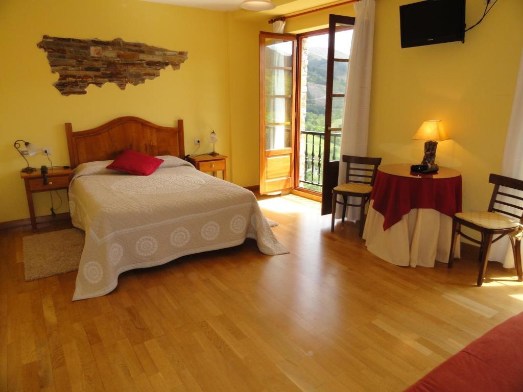 Hotel Restaurante Casa Petronila Taramundi Room photo