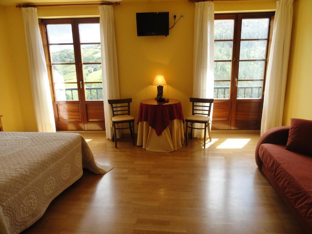 Hotel Restaurante Casa Petronila Taramundi Room photo